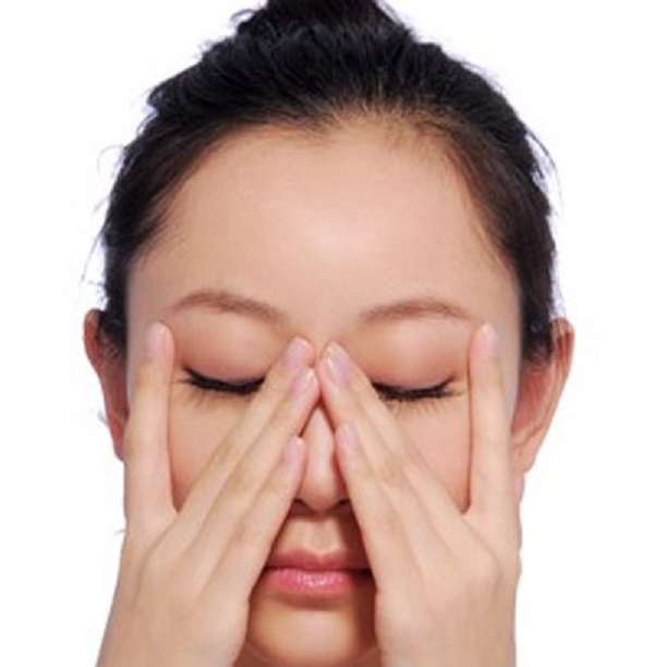 Cách massage mặt trước khi ngủ