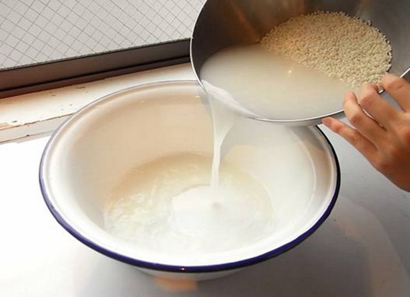 Cách làm sữa rửa mặt tại nhà với nước vo gạo