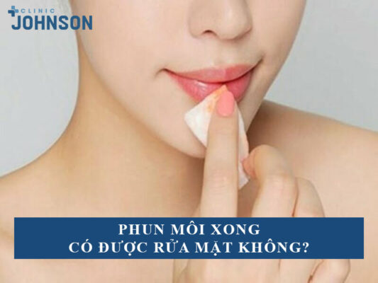 Phun môi xong có được rửa mặt không
