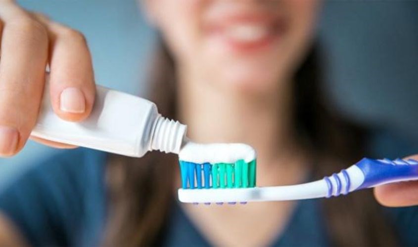 Cách trị thâm nách tại nhà với kem đánh răng