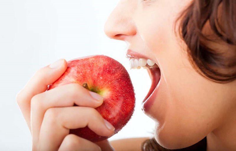 Ăn táo lúc nào để giảm cân